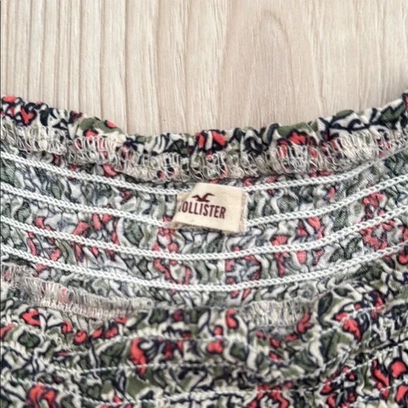 Hollister Flowy Floral Patterned Shorts - Picture 2 of 3